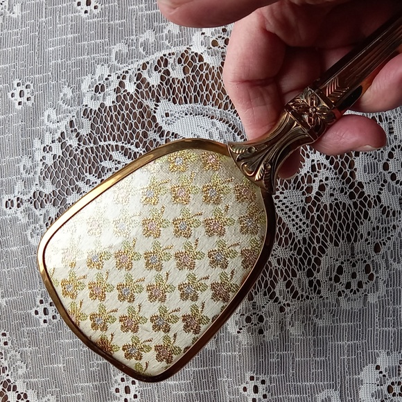 Vintage Ladies Grooming gold finish hair brush - Picture 2 of 7